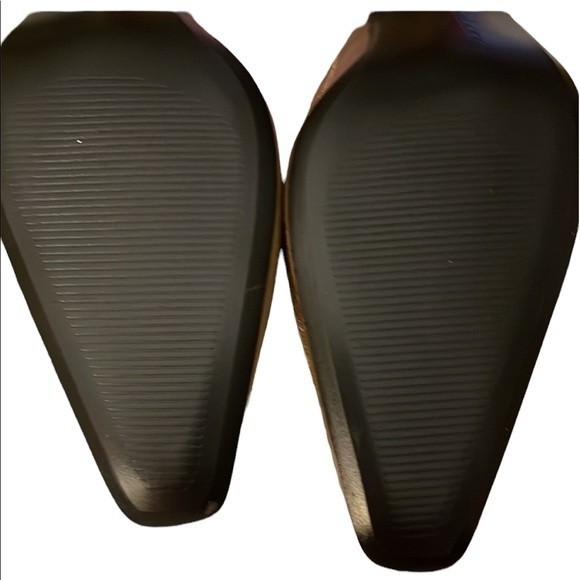 Classy Liz Claiborne Sling-Back heels. Gold, Satin and Sequin details.  Size 7.5 - Picture 7 of 7